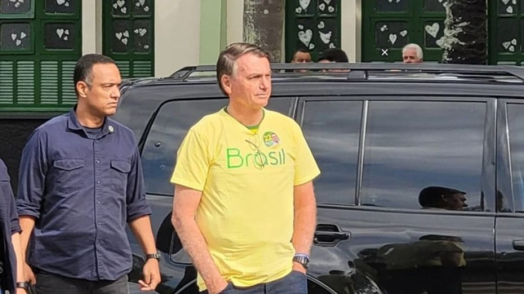 Jair Bolsonaro vota na Vila Militar, no Rio de Janeiro Jair Bolsonaro vota na Vila Militar, no Rio de Janeiro