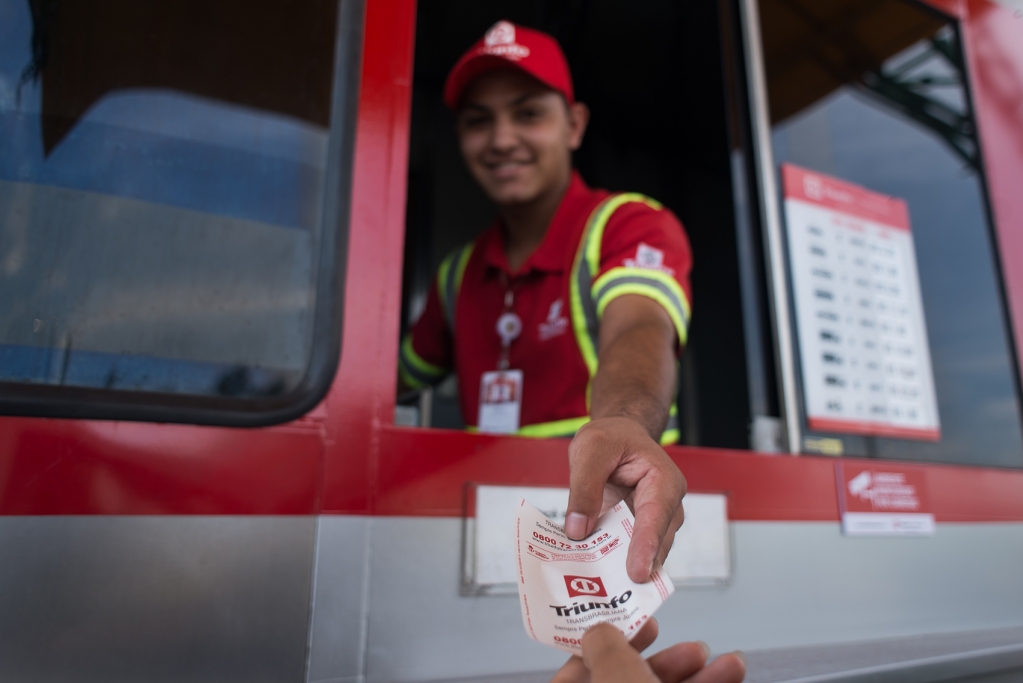 Rodovias iniciam operações especiais para feriado; veja horários de pico