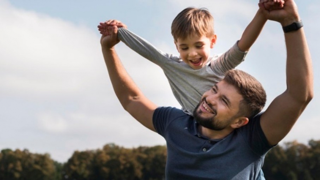 Pais solteiros têm direito à licença-maternidade? Especialistas comentam