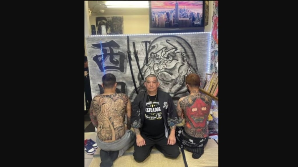 Conheça o brasileiro que tatua máfia do Japão com técnica ancestral