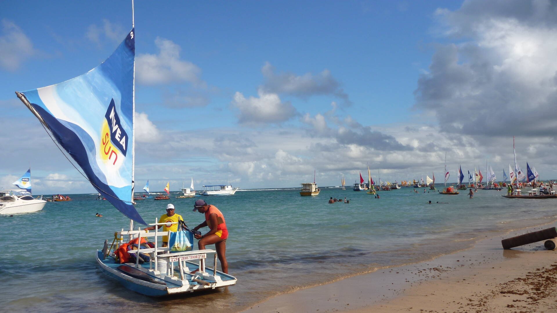 Jangadas levam às piscinas naturais próximas a Porto de Galinhas. Foto: Sabrina Duran