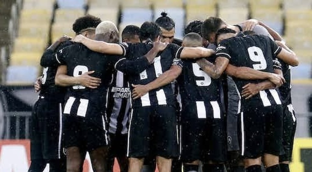 Botafogo faz 2 a 0 mas sede empate no final