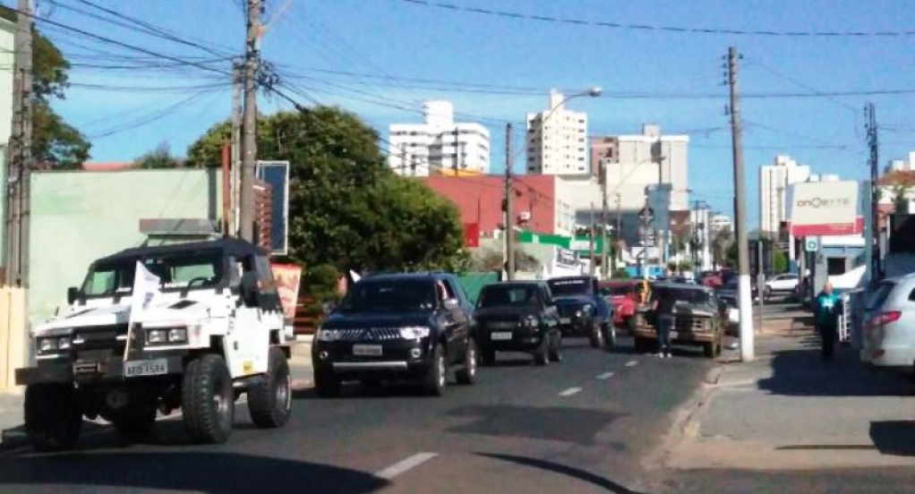 Carreata divulga campanha Amor no Carrinho em Marília