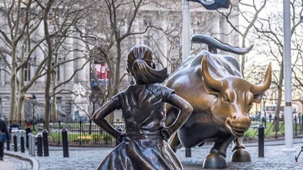 Estátua "enfrenta" touro de Wall Street, mas some. Saiba o que aconteceu com ela