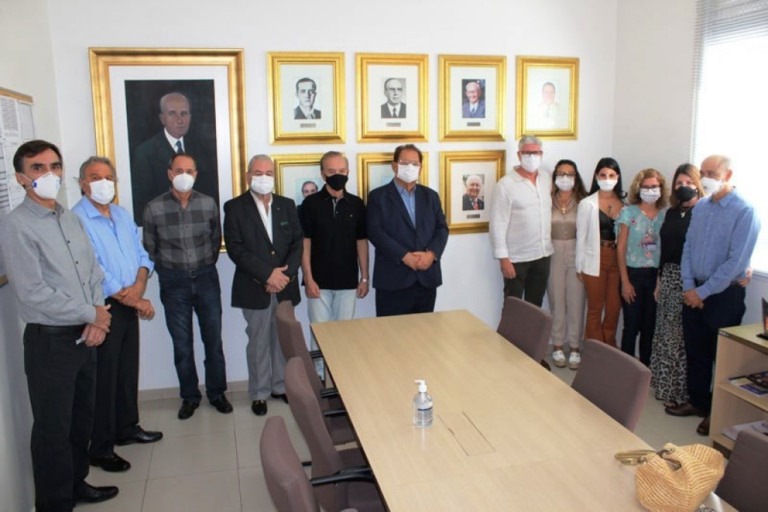 Santa Casa tem ex-provedores e familiares em homenagem a Milton Tédde