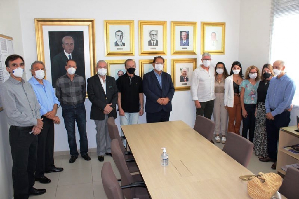 Santa Casa tem ex-provedores e familiares em homenagem a Milton Tédde