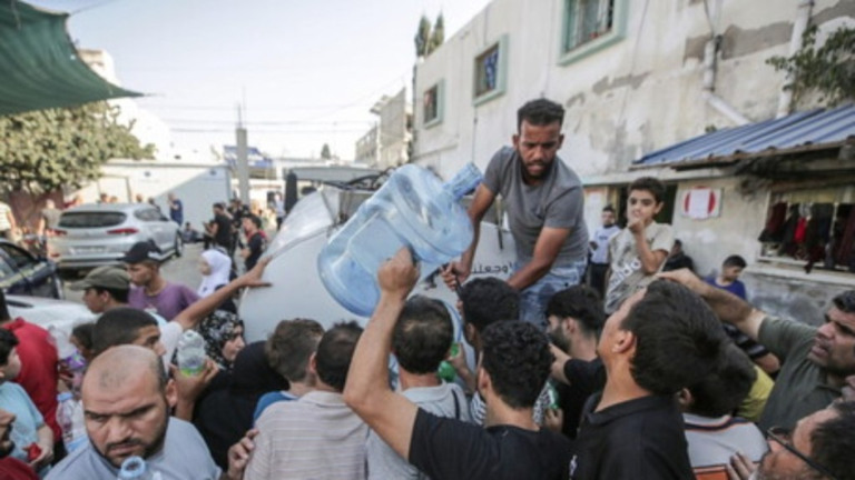 ANSA Palestinos tentam deixar região em meio ao conflito