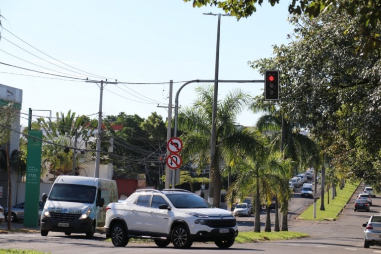 Trânsito ganha novos semáforos na zona leste de Marília