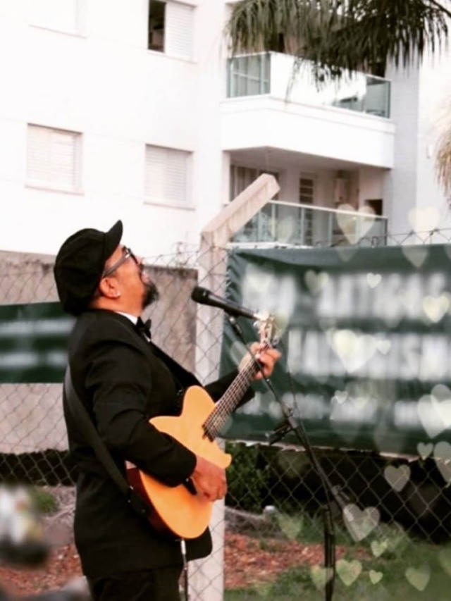 Projeto leva serenatas para condomínios de Marília; veja vídeo