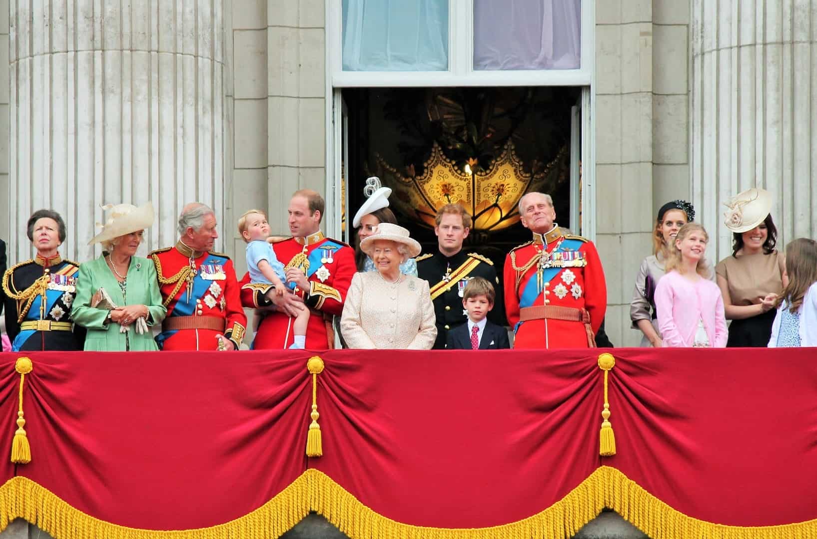 Família Real na varanda do Palácio de Buckingham. Imagem: Lorna Roberts/Shutterstock