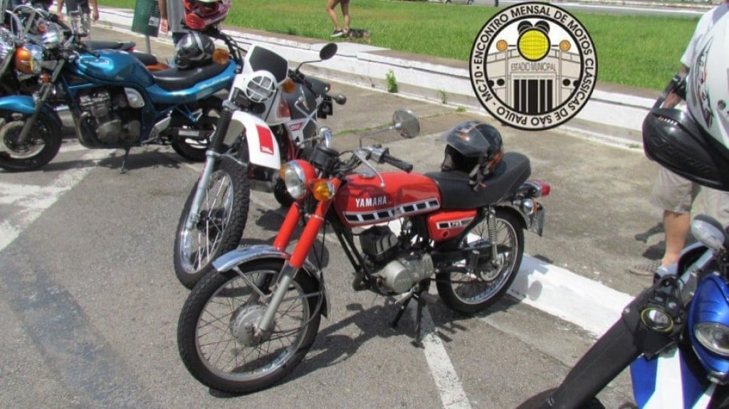 Super encontro de motos de dois tempos no Pacaembu tem até Viúva Negra