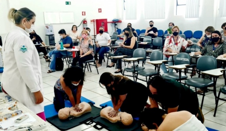 Escolas de Marília treinam equipes para primeiros socorros a alunos