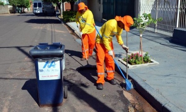 Prefeitura reajusta contratos de terceirização de limpeza; veja valores