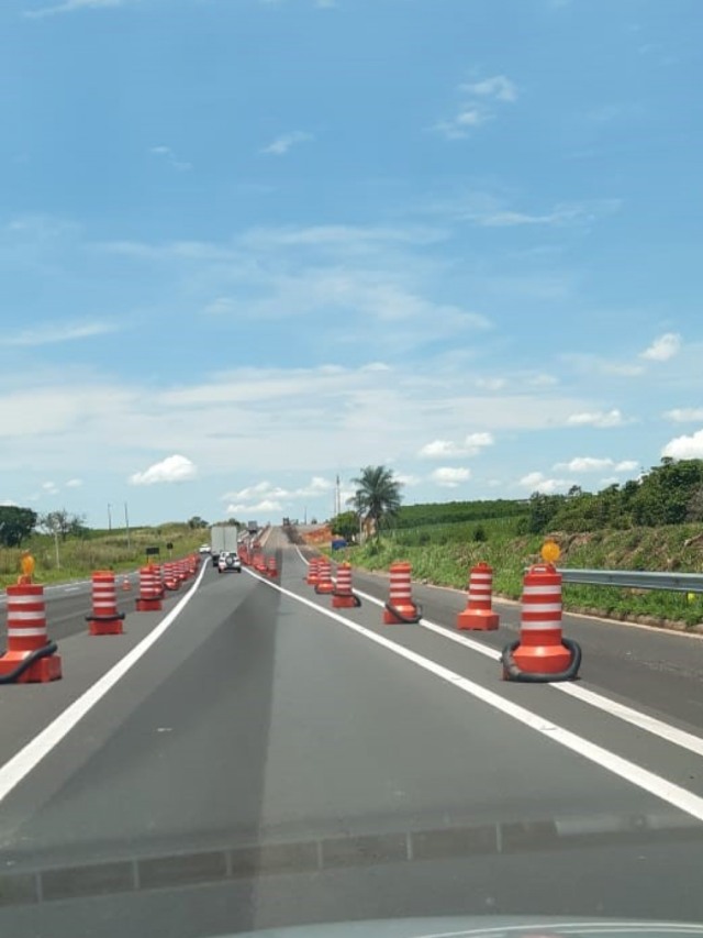 Serviço em rodovia cria longa fila no contorno de Marília