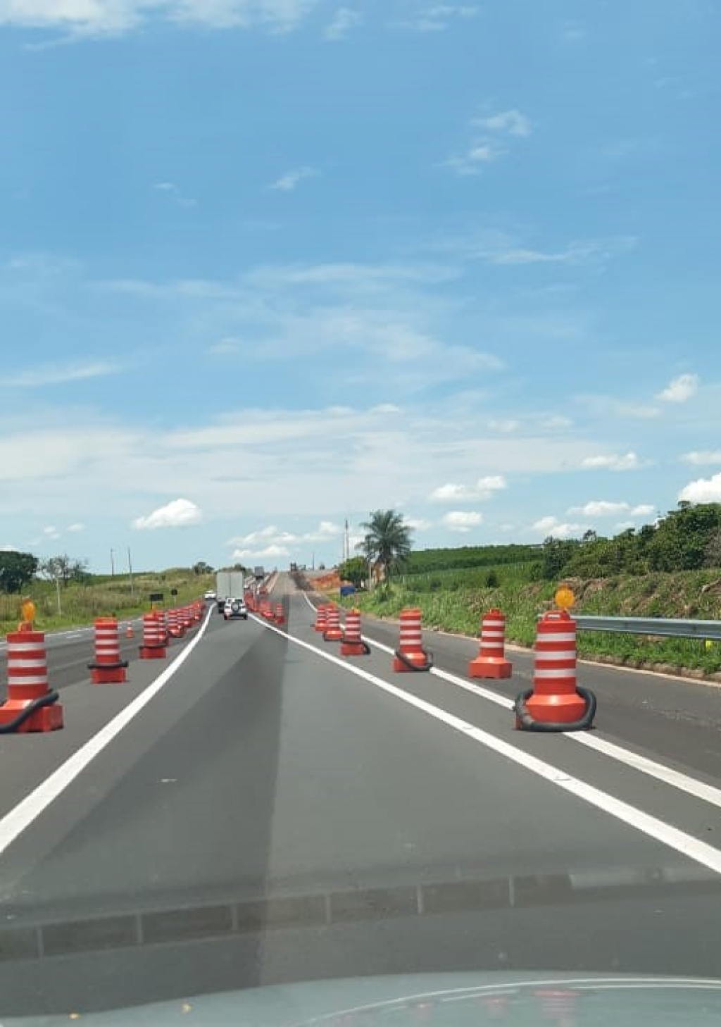 Serviço em rodovia cria longa fila no contorno de Marília Serviço em rodovia cria longa fila no contorno de Marília