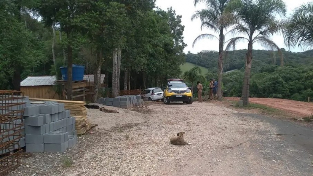 Servente de pedreiro mata companheiro com machadadas no pescoço em Curitiba