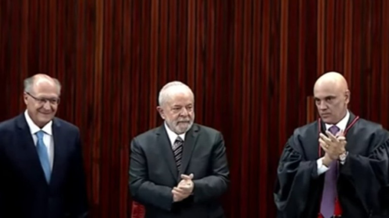 Lula e Alckmin são diplomados em cerimônia no TSE
