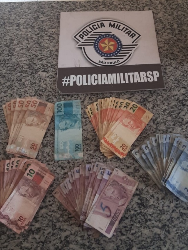 Homem tenta subornar policiais durante abordagem em Vera Cruz