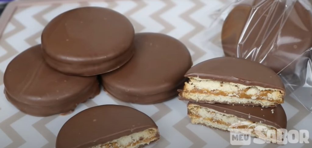 Aprenda a fazer um doce tradicional Argentino! Alfajor super prático, uma delicia!