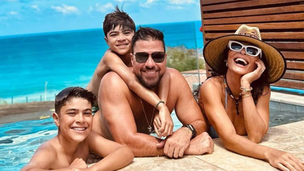 Juliana Paes curte dias de sol com família, em Palermo, Na Itália: ‘No estilo hot pant’