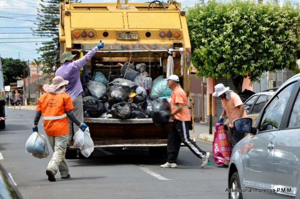 Prefeitura divulga novo roteiro de coleta de lixo; veja a relação de bairros e datas