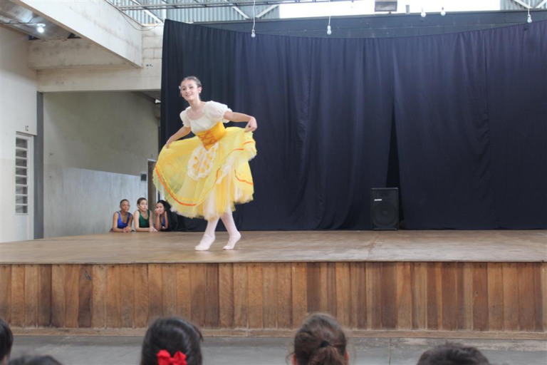 Escola de Cultura em Garça arrecada roupas de ballet para cursos gratuitos