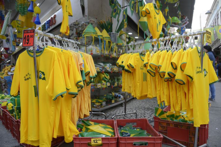 Copa muda horários em serviços e comércio de Marília; movimenta bares