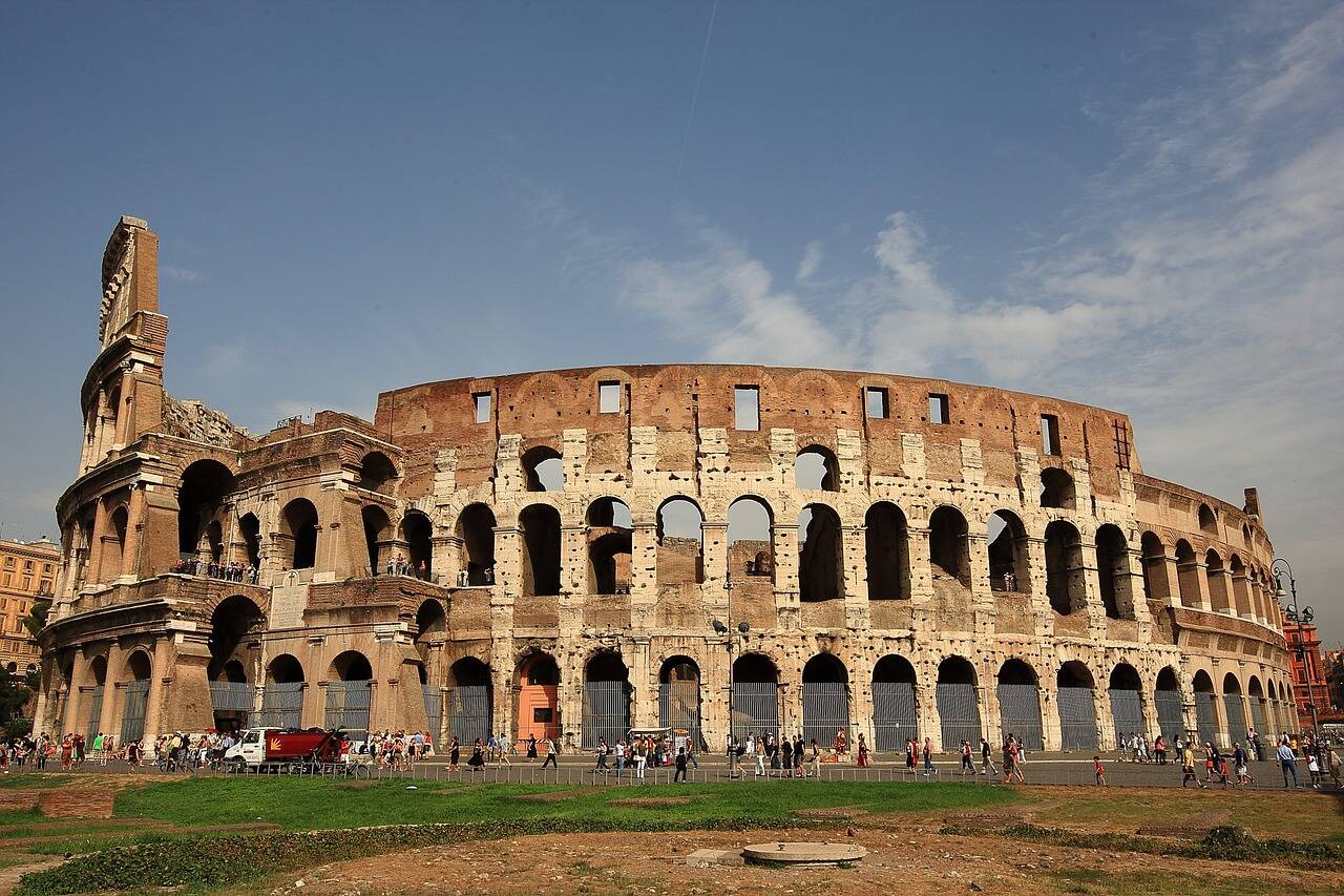 Chamado inicialmente de "Anfiteatro Flaviano", o Coliseu foi inaugurado no ano de 80. Foto: SungRae_Kim/Pixabay