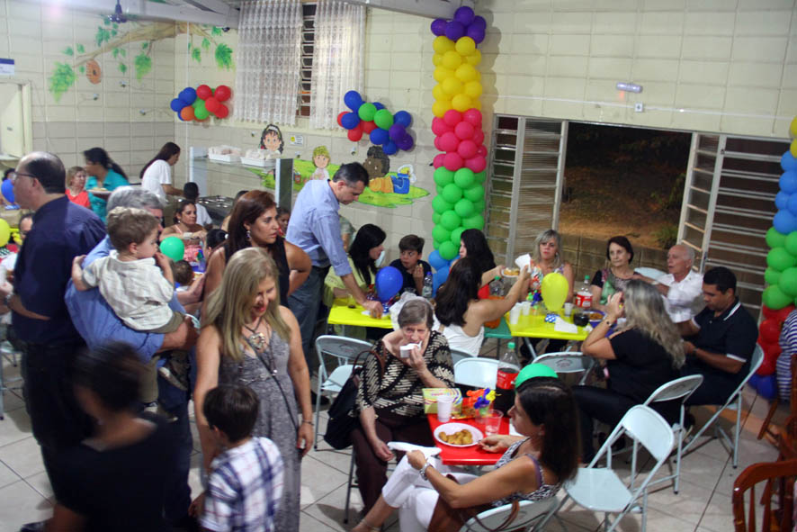 Cacam faz festa e apresenta reformas