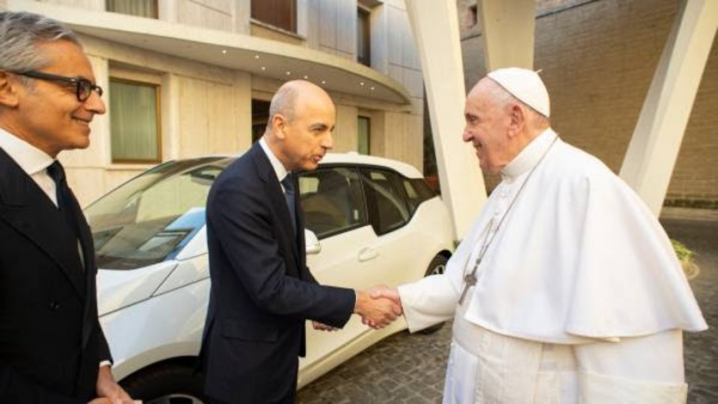 BMW doa elétrico i3 para o Papa Francisco