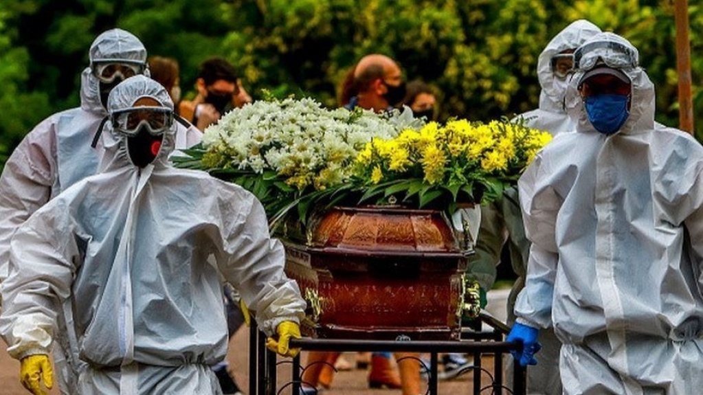 Covid-19: Brasil registra sexto dia de média móvel de mortes em queda