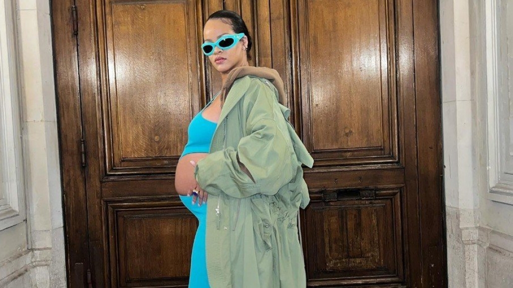 Grávida, Rihanna surge com barrigão à mostra e agita web Grávida, Rihanna surge com barrigão à mostra e agita web