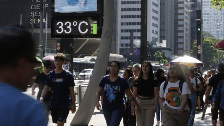 Paulo Pinto/Agência Brasil – 10.09.2023 Pessoas caminham na Avenida Paulista, na cidade de São Paulo