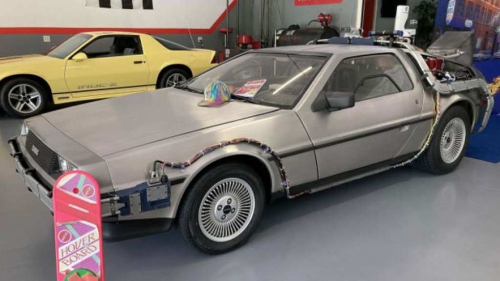 Máquina do tempo DeLorean DMC-12 do filme ‘De Volta para o Futuro’ vai a leilão