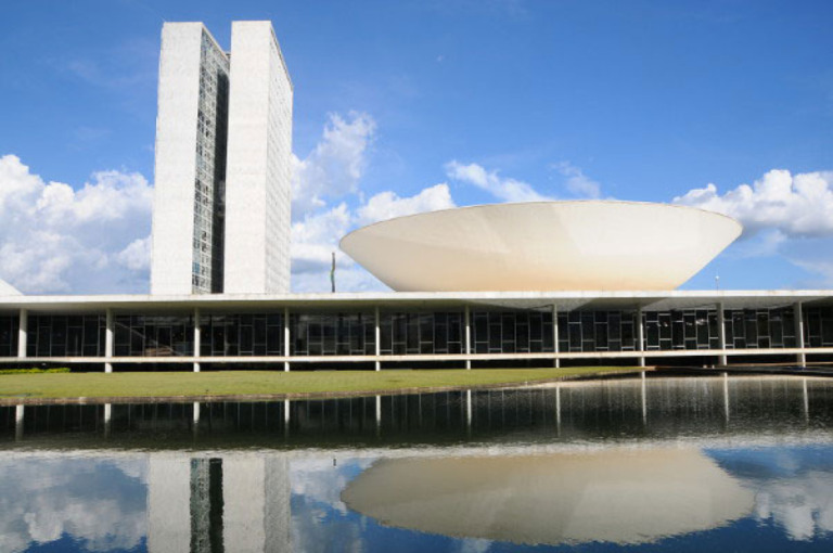 Câmara anuncia 'esforço' para votar 13 MPs da gestão Bolsonaro