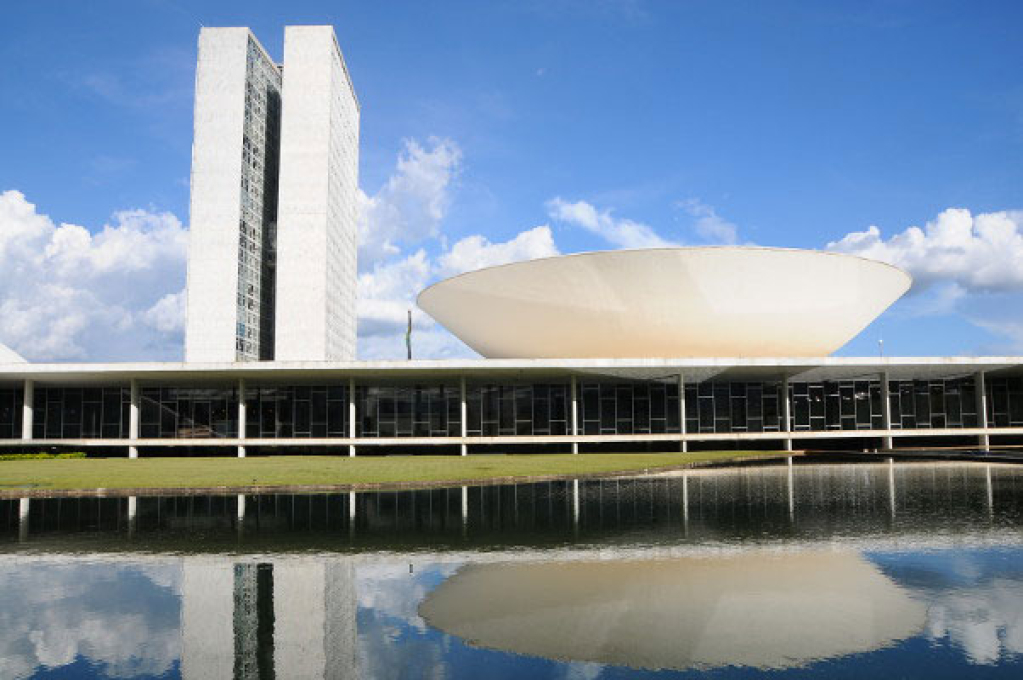 Câmara anuncia 'esforço' para votar 13 MPs da gestão Bolsonaro