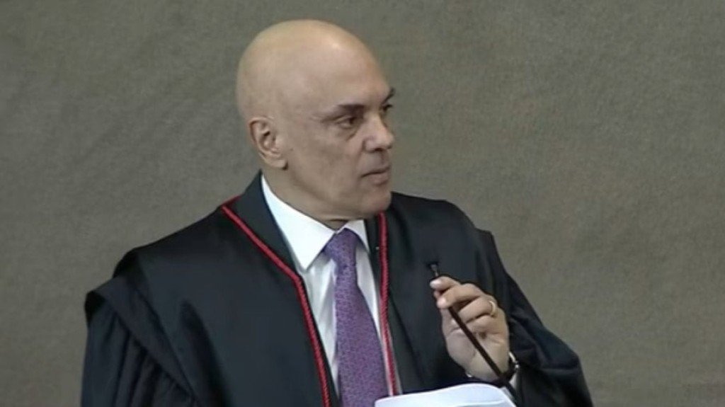 Moraes suspende retomada de manifestações em frente ao Exército em BH Moraes suspende retomada de manifestações em frente ao Exército em BH