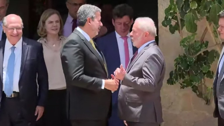 José Cruz/Agência Brasil – 09.11.2022 Presidente da Câmara dos Deputados, Arthur Lira , e o presidente Lula