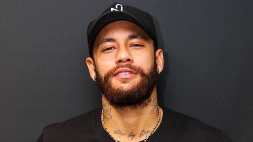'Ela não deixa', lamenta Neymar sobre revelar a identidade de namorada 'Ela não deixa', lamenta Neymar sobre revelar a identidade de namorada