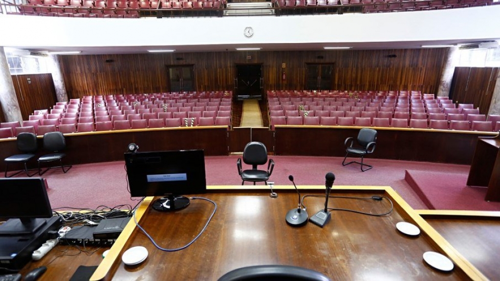 PR: Promotor de Justiça discute com advogado durante sessão: "Estou caga..." PR: Promotor de Justiça discute com advogado durante sessão: "Estou caga..."