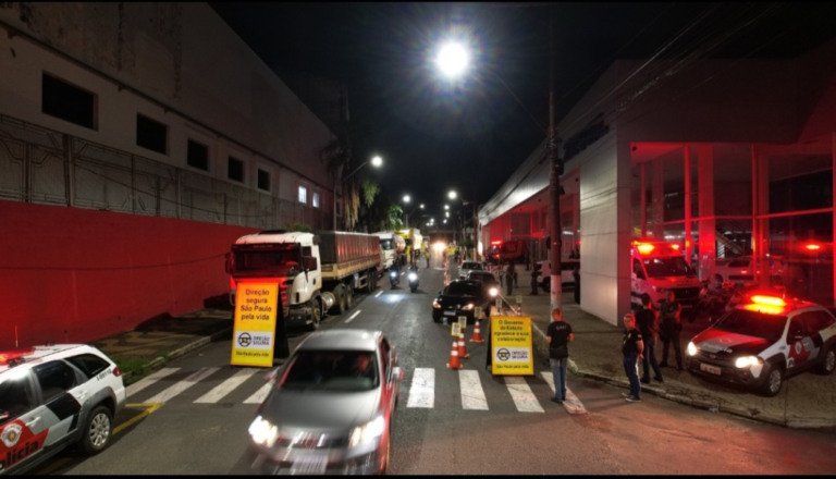 Operação de Trânsito apreende veículos e multa 24 em Marília