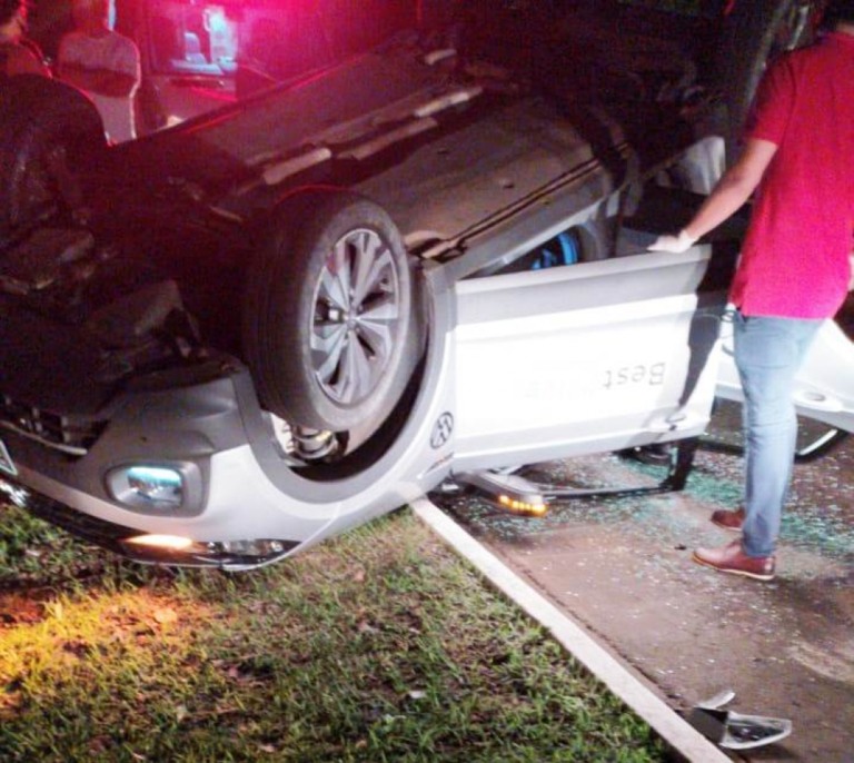 Motorista capota carro de test drive em condomínio de Marília