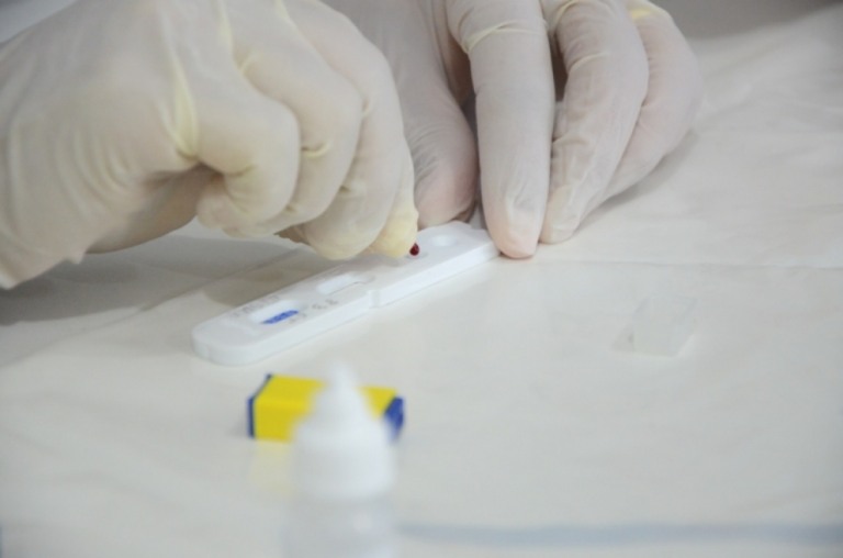 Saúde amplia lista e fará testes de Covid para profissionais de sete categorias no sábado