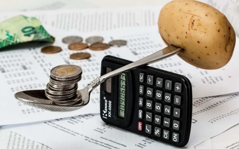 Prévia da inflação desacelera a 0,23% em agosto; educação ajuda a conter índice