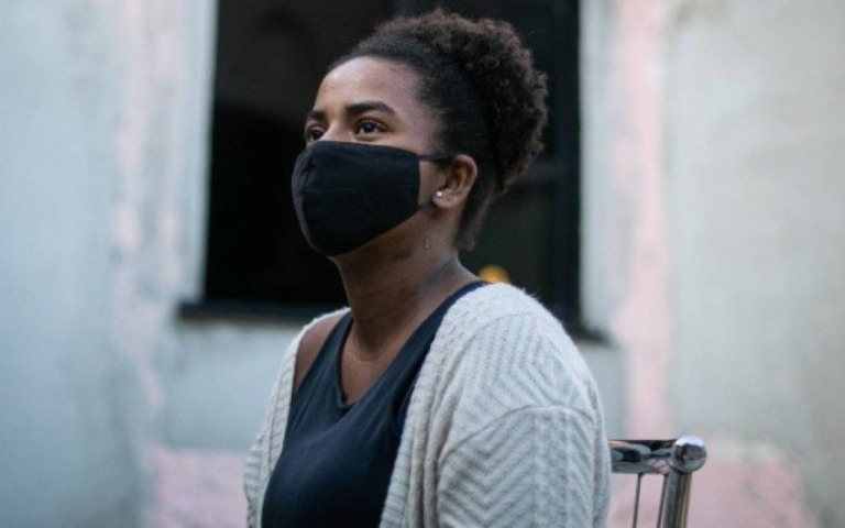 Mãe morre de Covid-19 após dividir CTI com a filha: "Ela queria sair dali"
