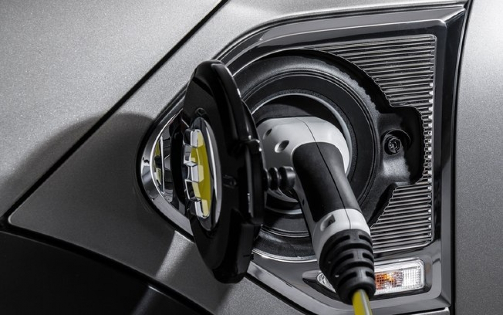 Governo de SP quer aumentar IPVA para carros híbridos e elétricos