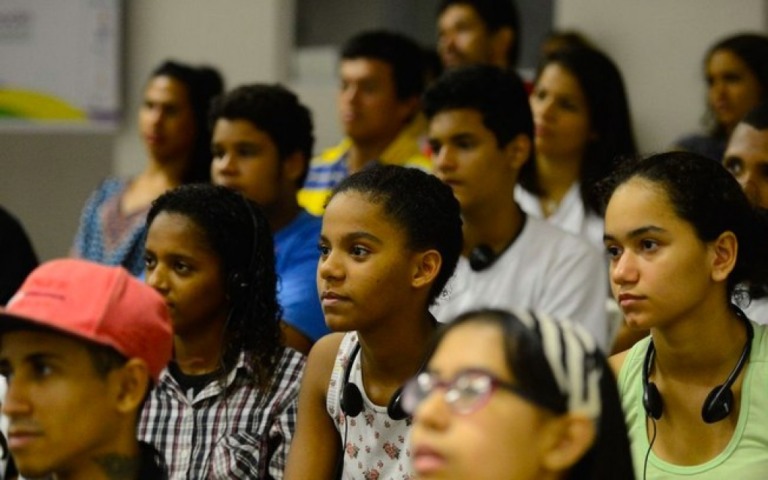 No Brasil, 4 a cada 10 jovens perderam a renda na pandemia