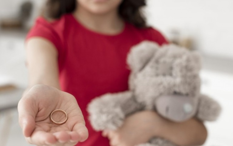 Menina de 11 anos engravida após estupro; padrasto e ex da avó são suspeitos