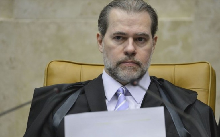 Toffoli determina que tribunais comprem um terço de férias de juízes