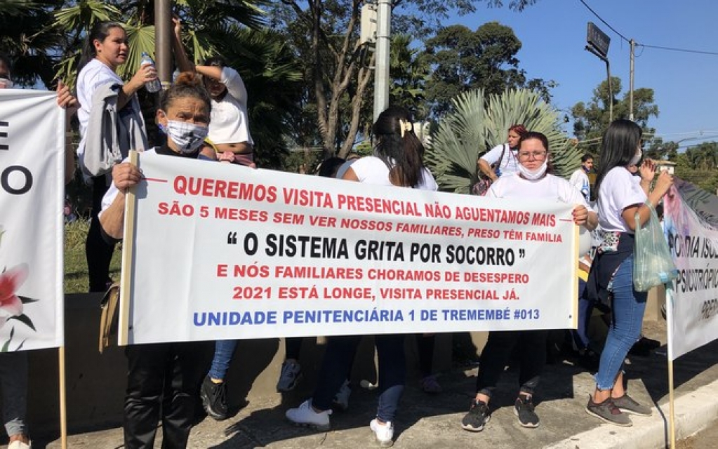 Sem visita física, só 30% dos presos conseguiram videoconferência com familiares